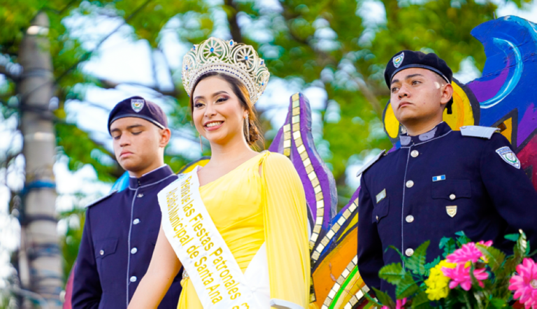La Ciudad Morena inicia sus Fiestas Julias con desfile del correo y banda de paz
