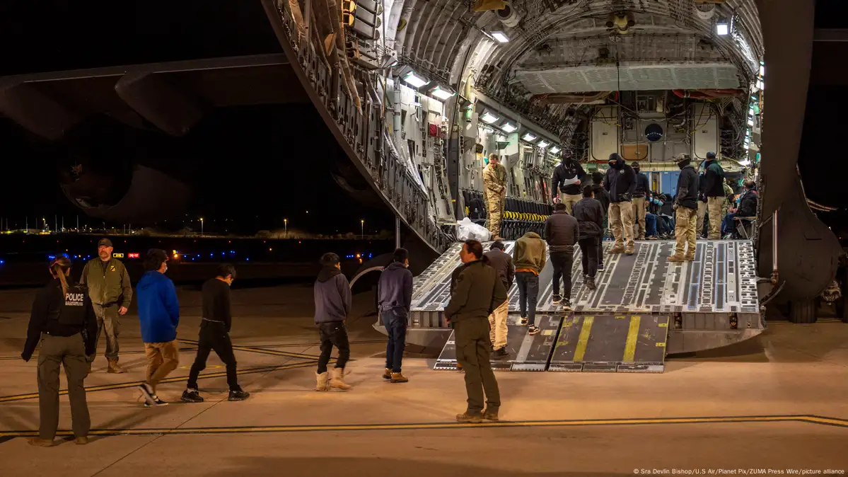 EE. UU. negocia con El Salvador recepción de migrantes: CBS