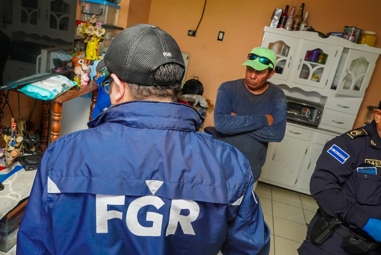 La PNC en coordinación con la FGR arrestaron a vendedor de droga en la zona del estadio Cuscatlán