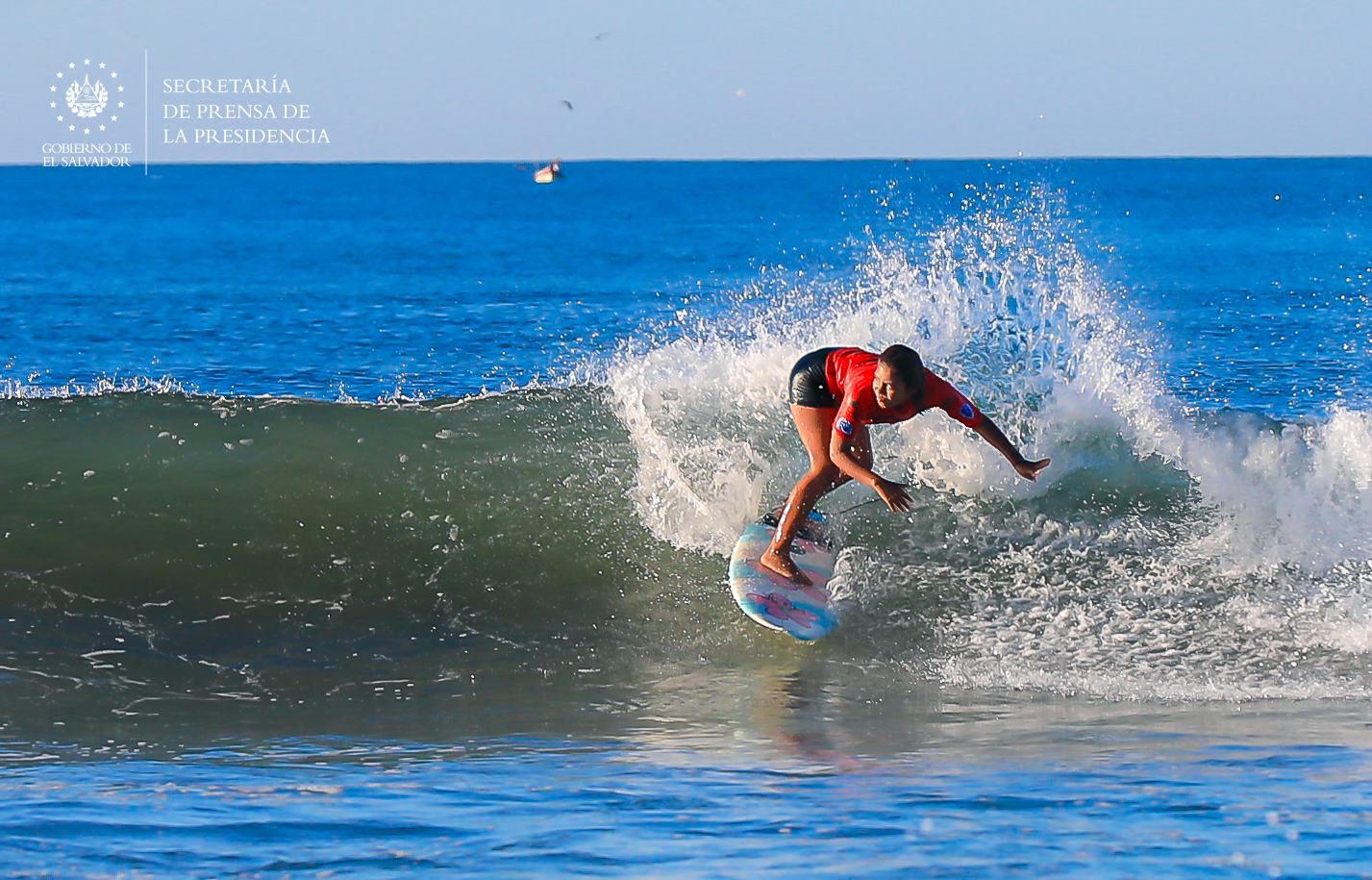 Concluye el campamento de formación para jóvenes surfistas