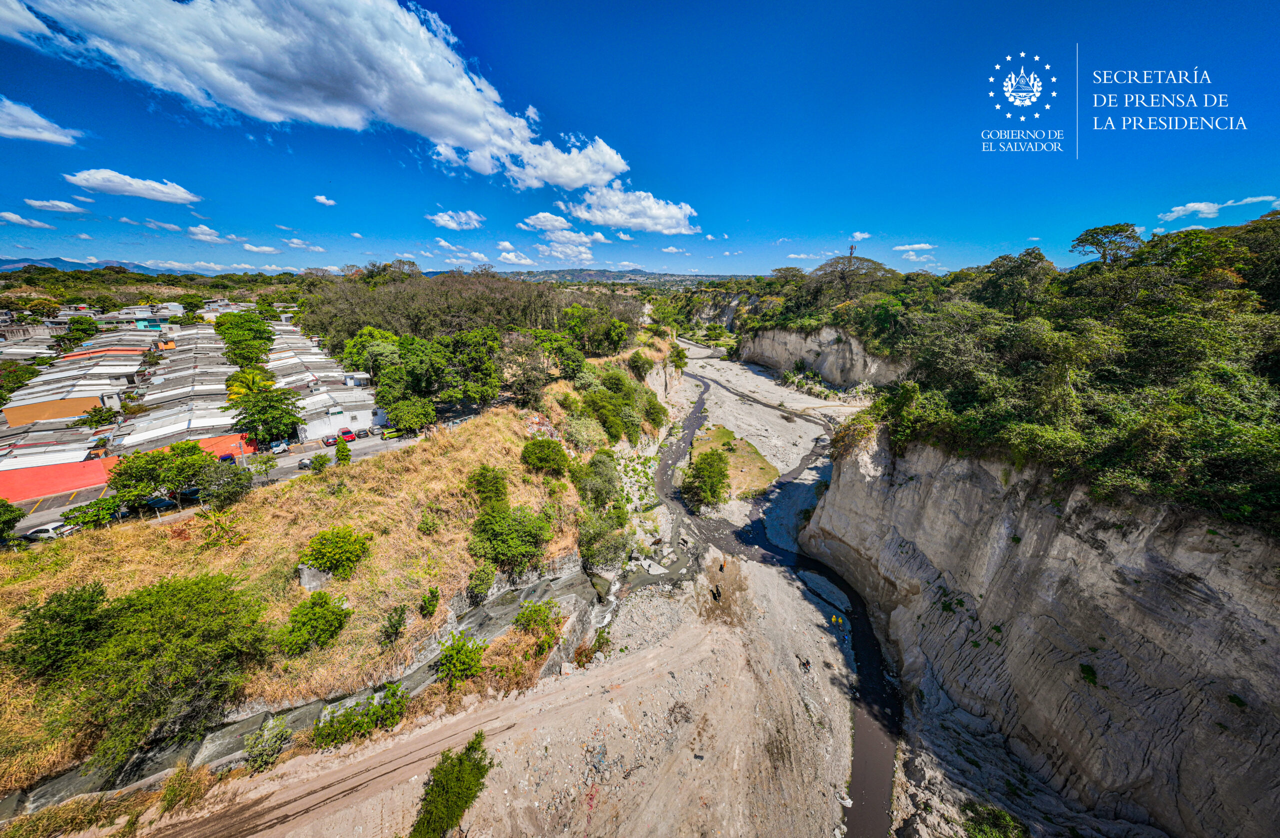 MOP realiza obras de mitigación en la urbanización Bosques de Prusia, Soyapango